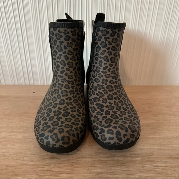 Chooka Chelsea Rain Boots/ Leopard, Cheetah Print/Ankle Length/Black and Brown - Picture 3 of 4